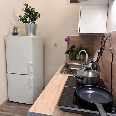 Beautiful - Close To Center Apartament